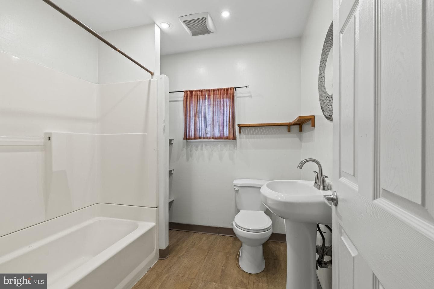 1306 New Chestnut Street photo 32