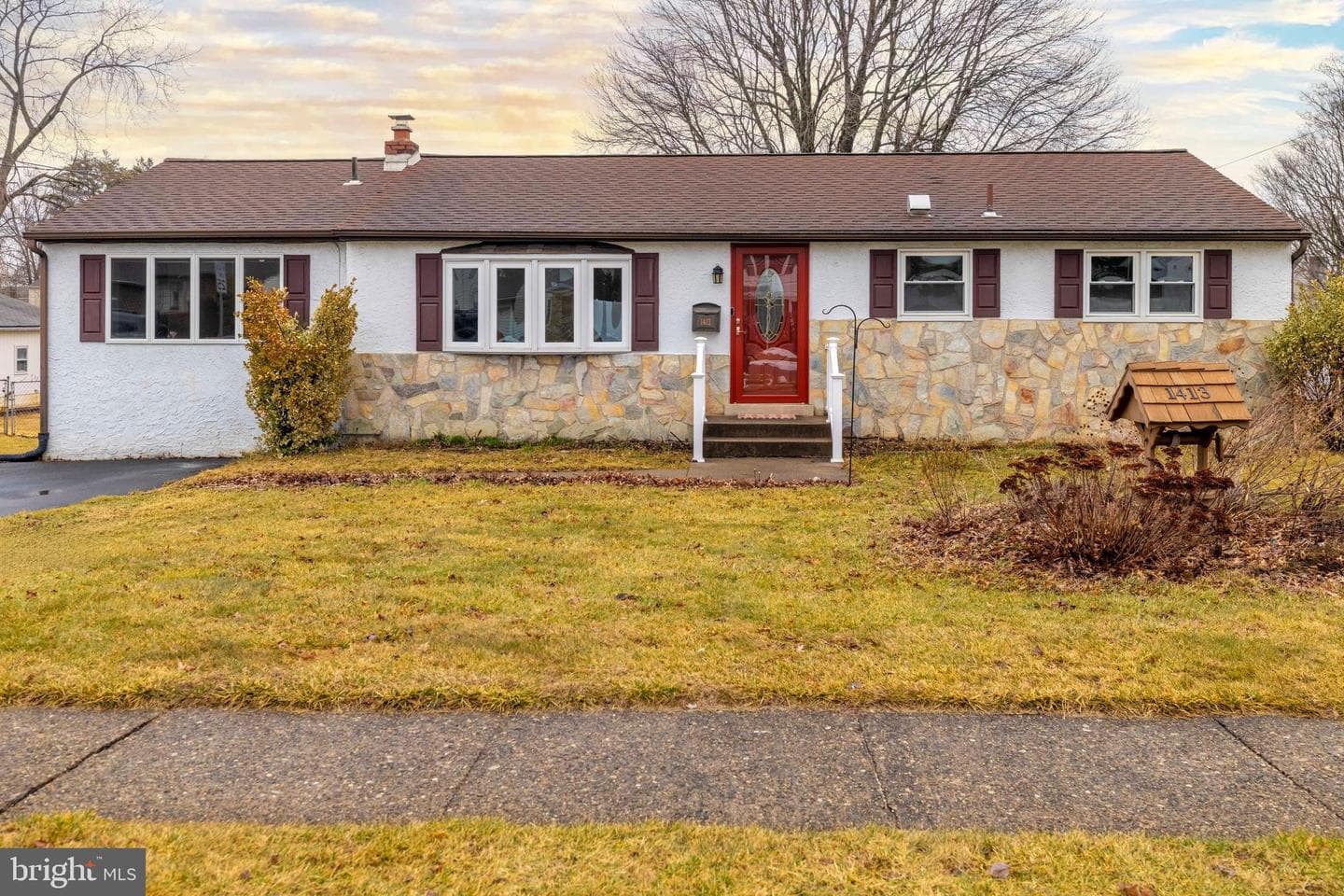 1413 Foster Road photo 2