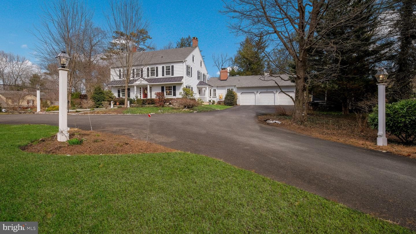 563 Pebble Hill Rd photo 3