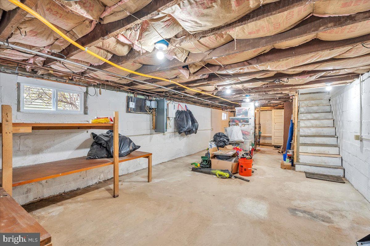35 E Hendrickson Avenue photo 18