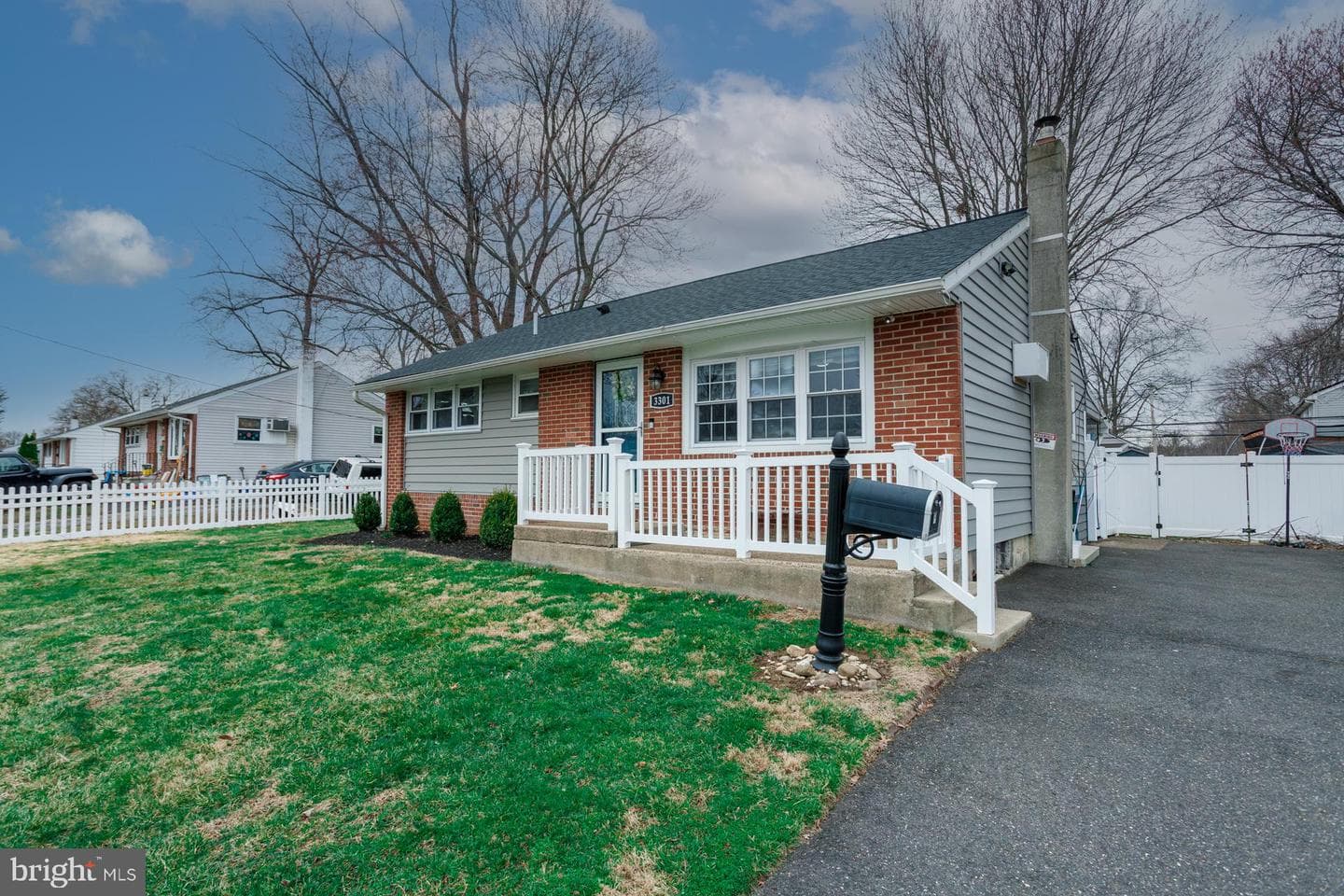 3301 Glenrose Avenue photo 2
