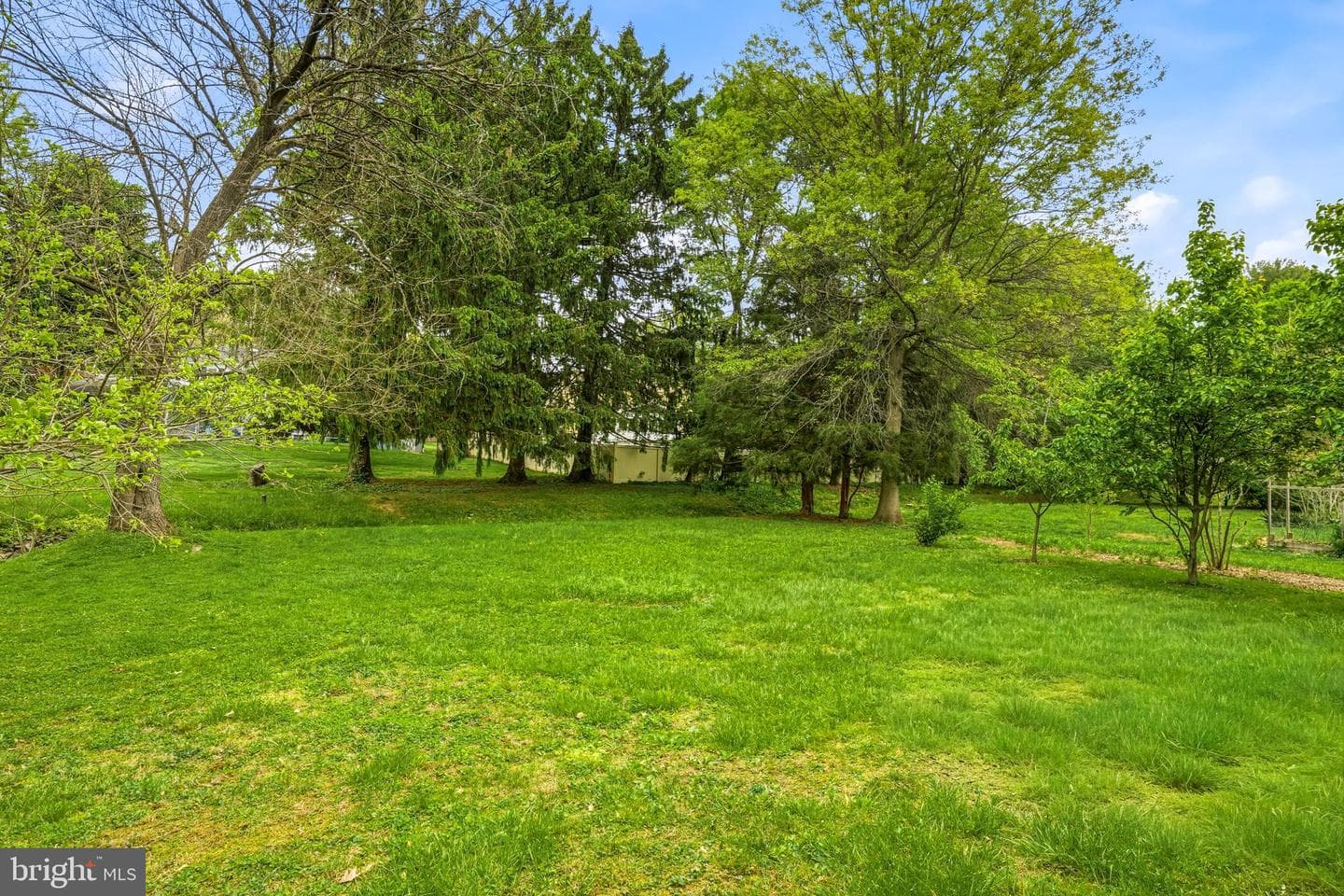 1 Cedar Lane photo 2