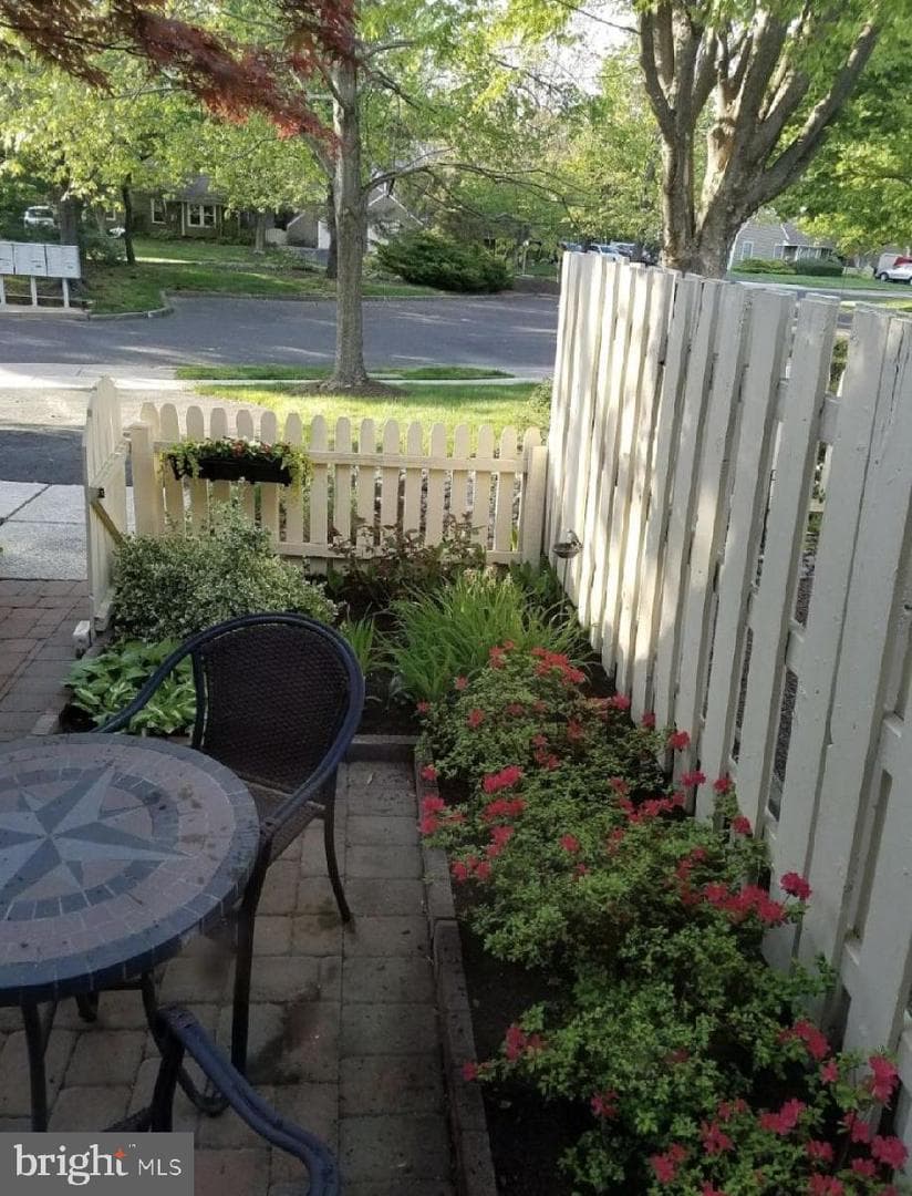 1565 Butterfly Court photo 4