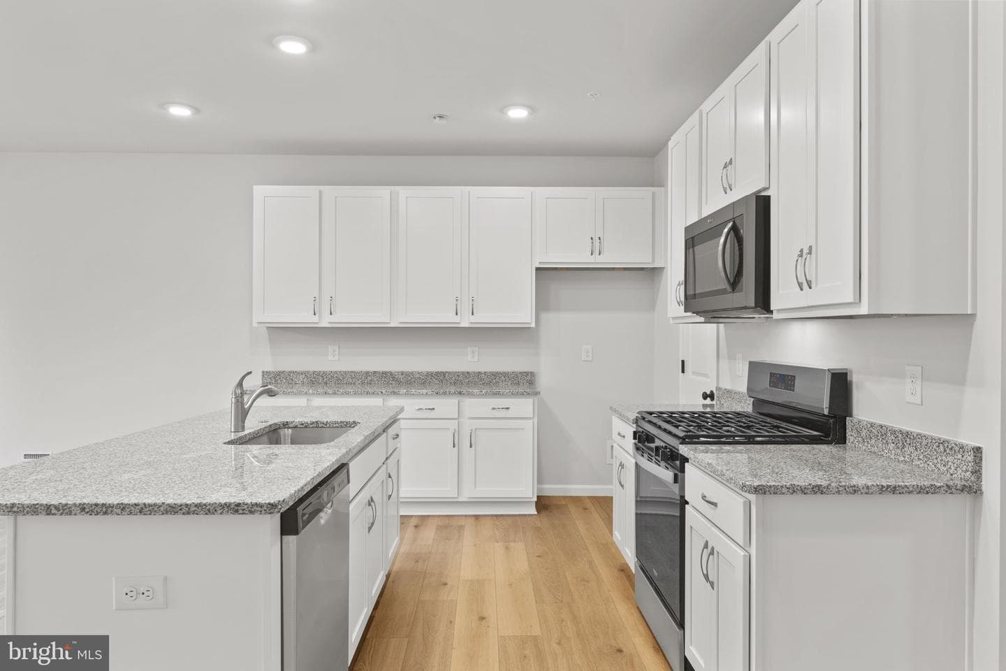 52 N Eighth St photo 3