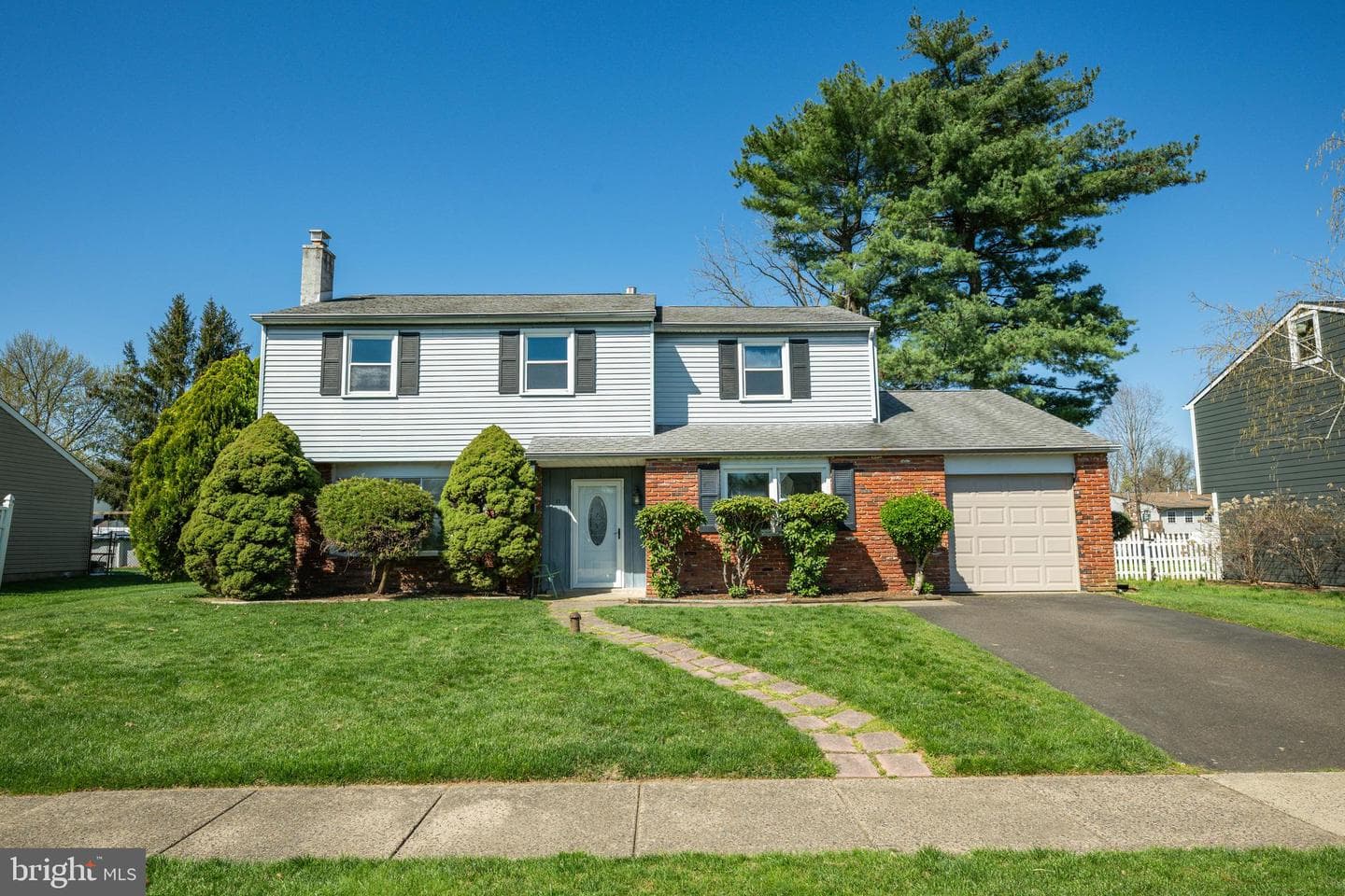 11 Maplewood Drive photo 3