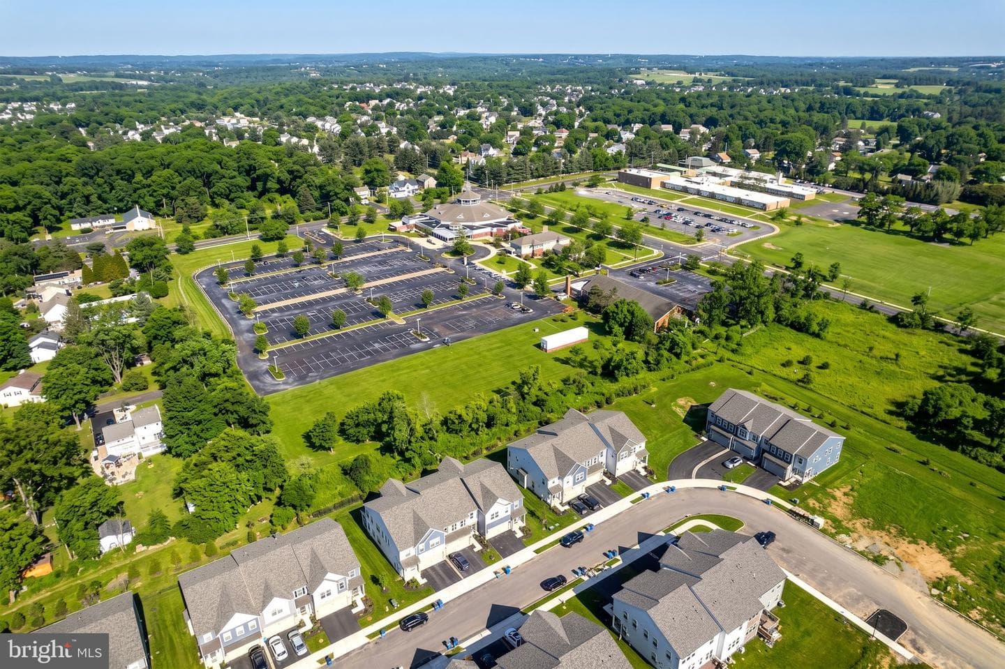 2016 Marquis Lane photo 35