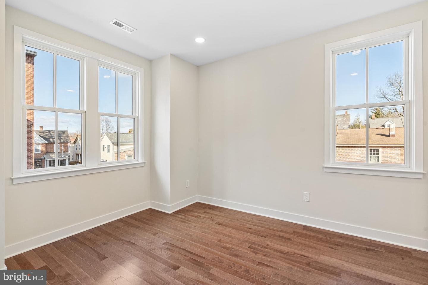 113 Thornton Lane photo 36