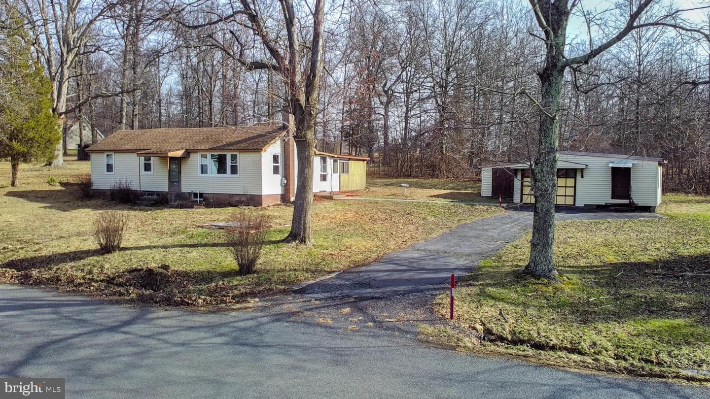 1895 Quarry Rd photo 1