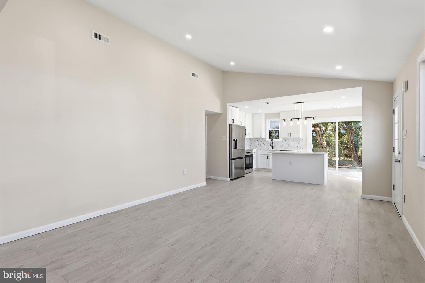 4421 Roselyn Lane photo 8