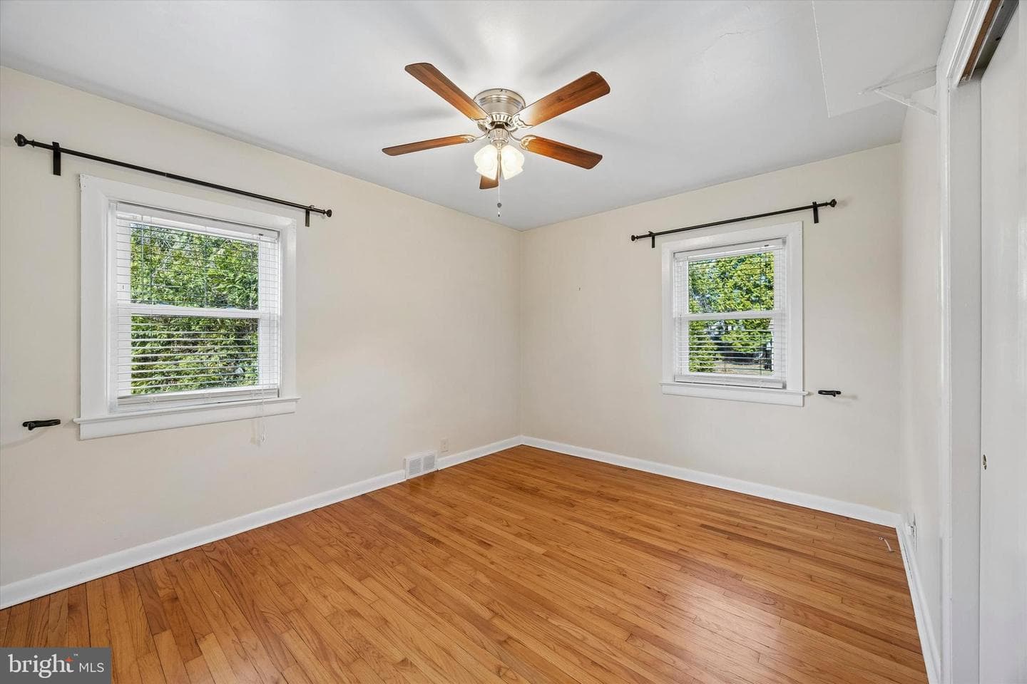 59 E Hillcrest Avenue photo 11