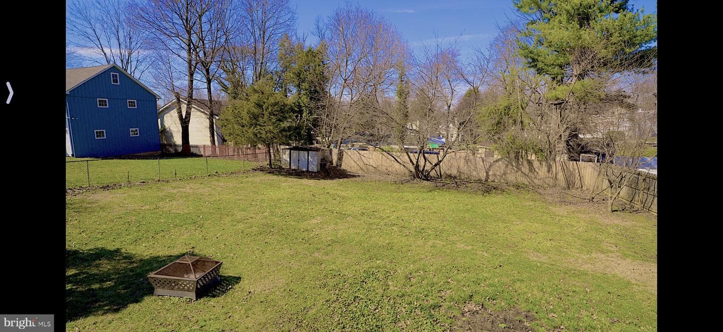 988 Baxter Avenue photo 35