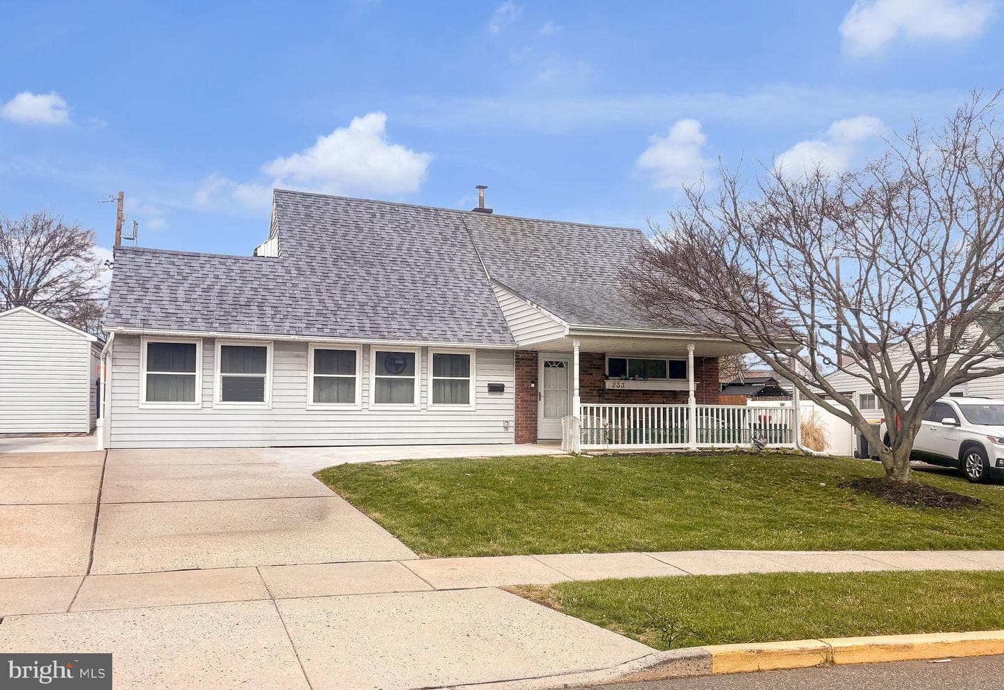233 Kenwood Drive S