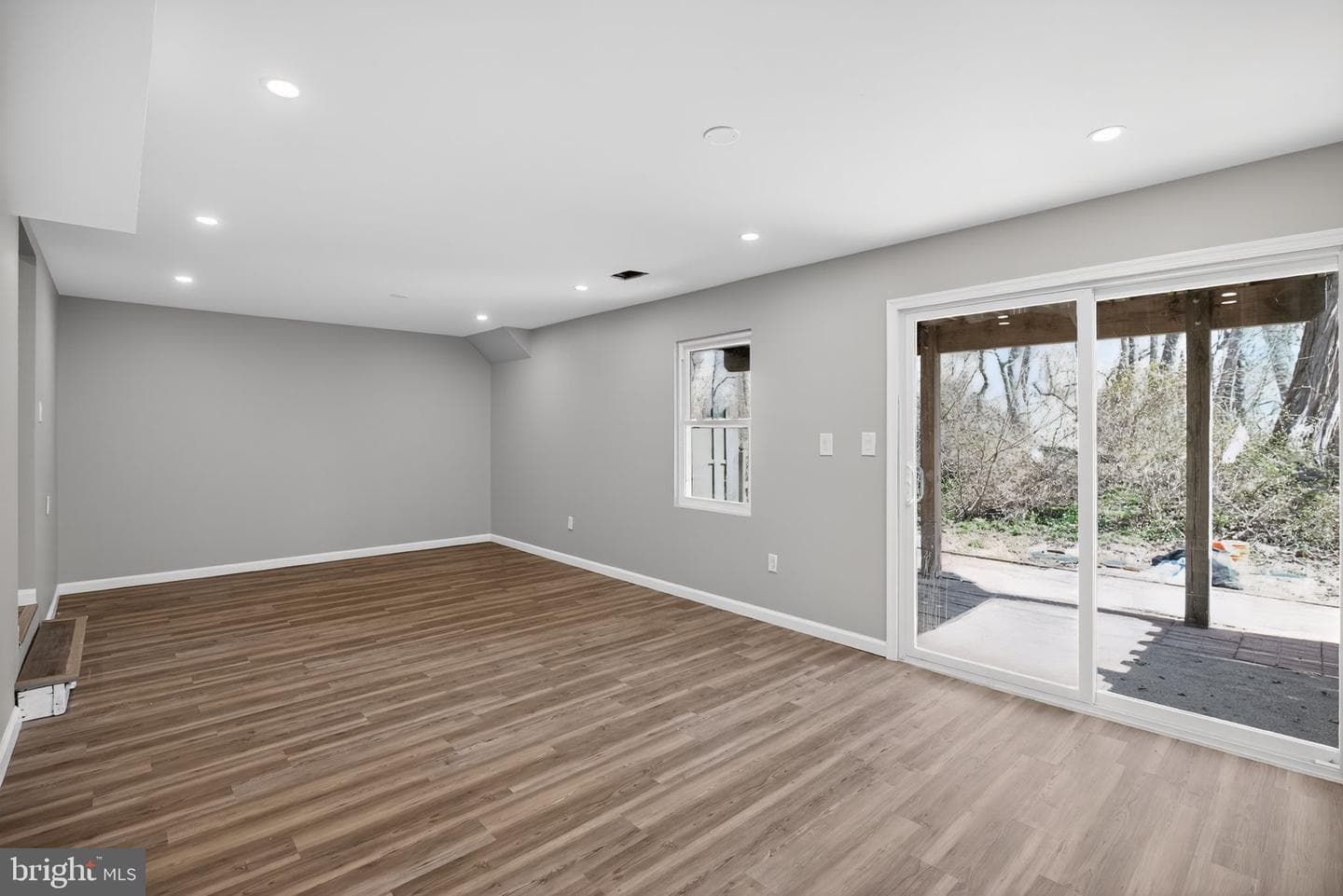 9 E Ridge Mews photo 25