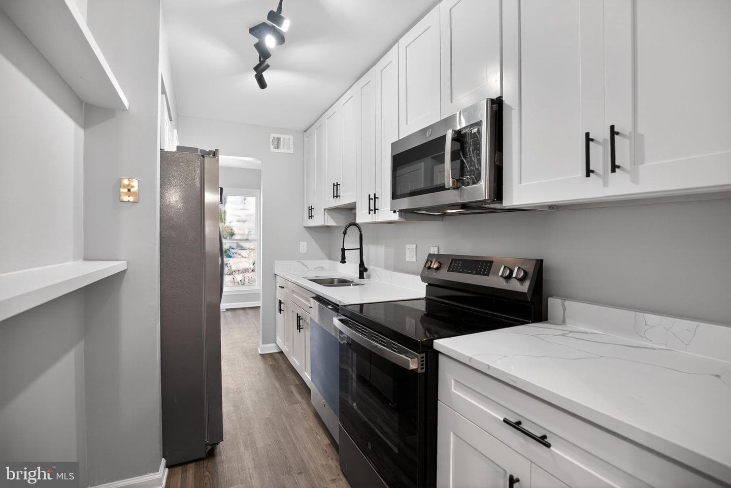 9 E Ridge Mews photo 4