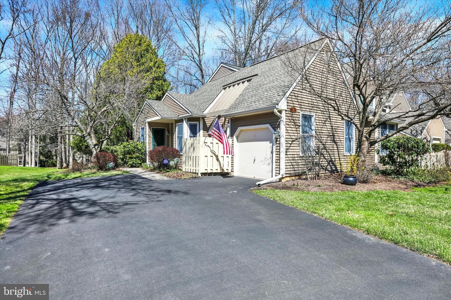 1576 Applewood Circle photo 3