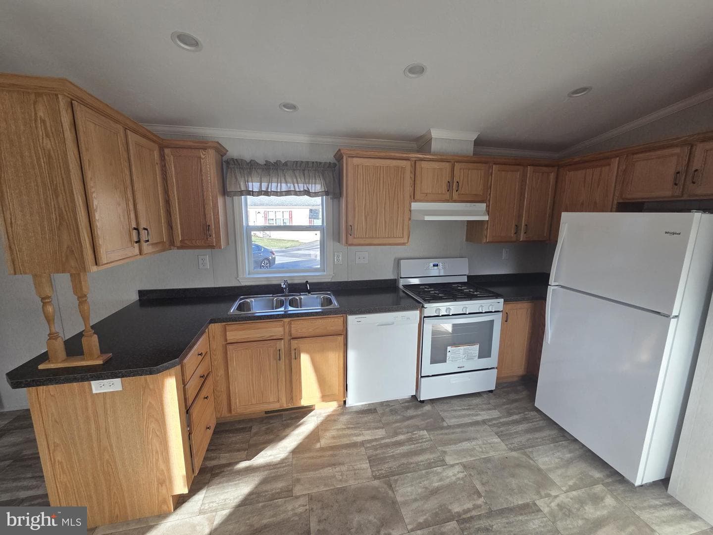 1 Laurel Terrace photo 4