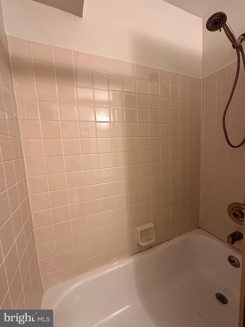 806 Barry Court photo 16