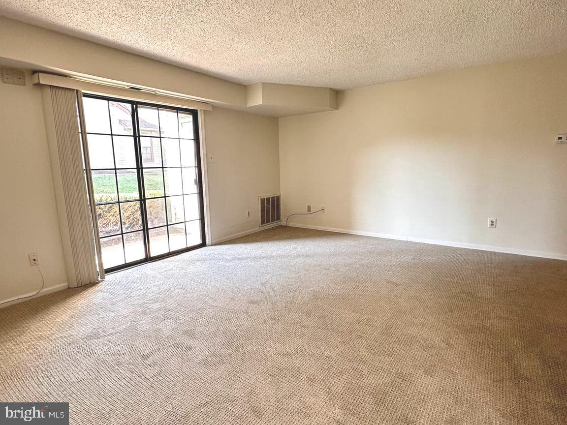 806 Barry Court photo 6