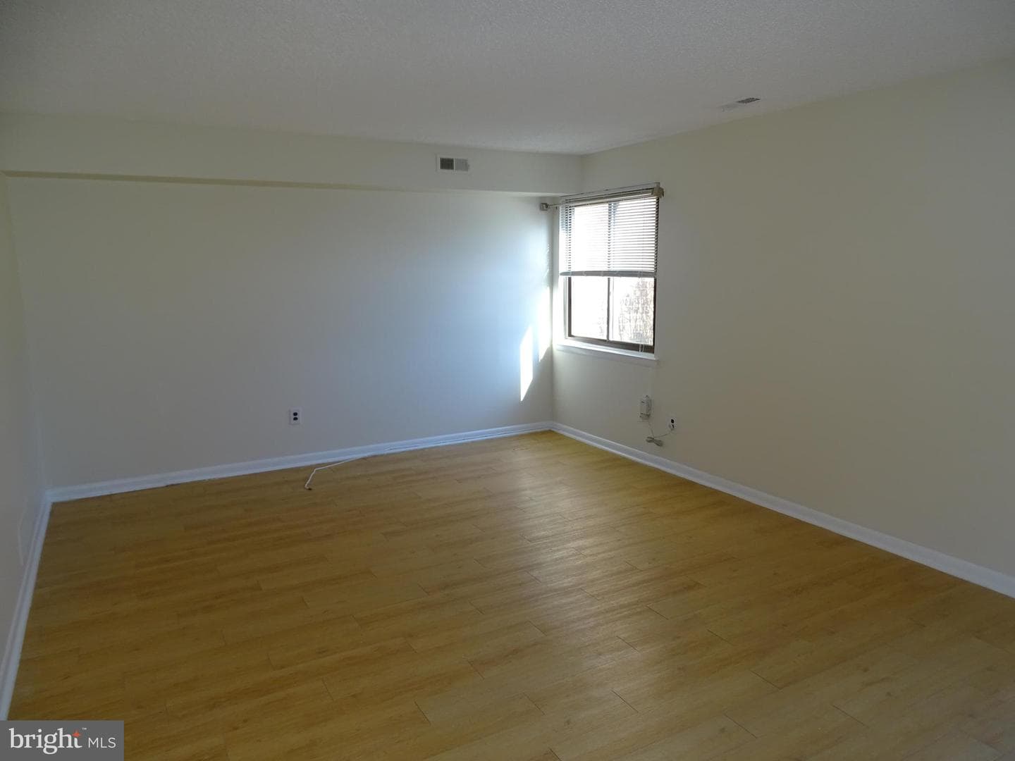 4902 Oxford Court photo 4