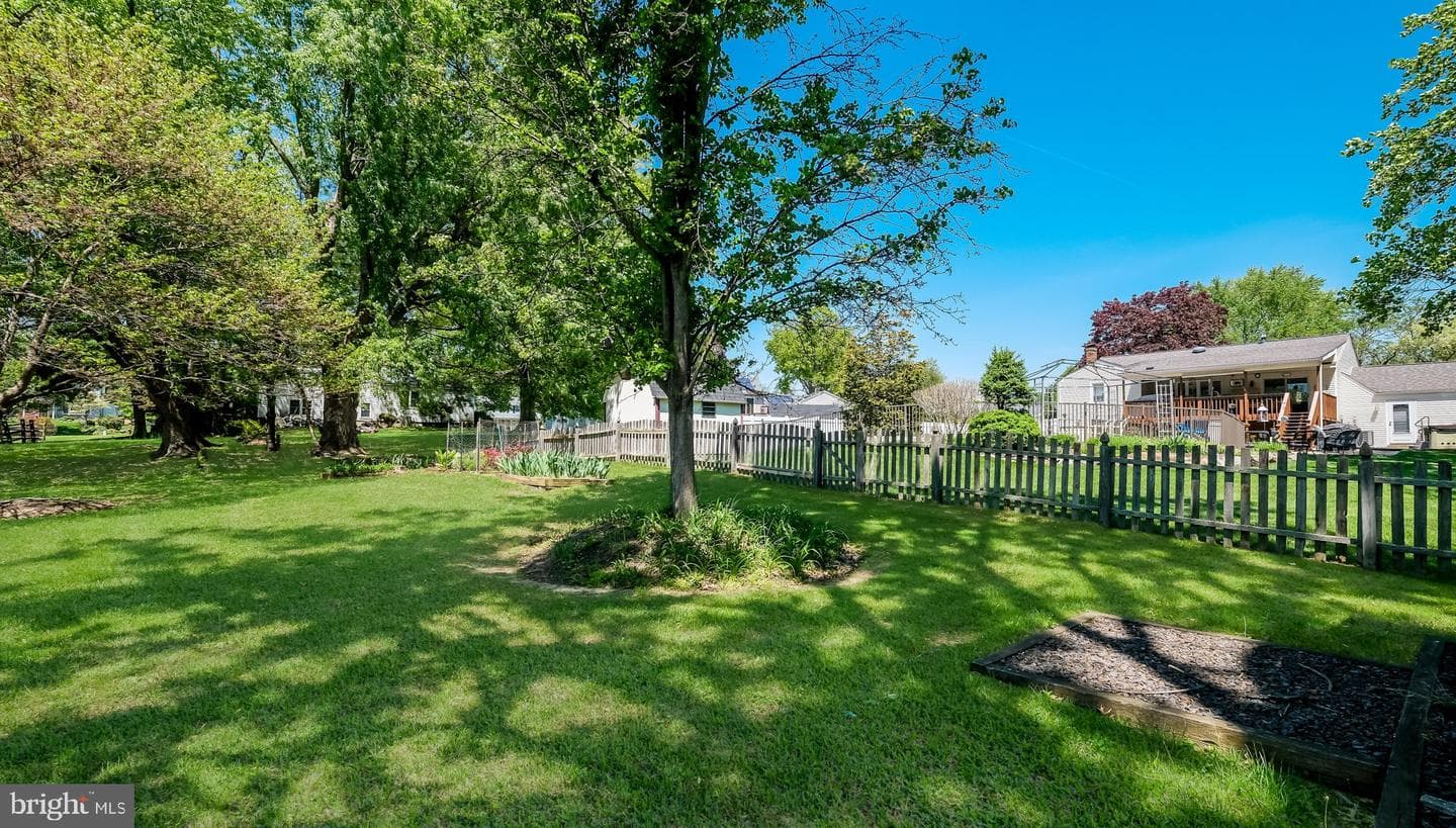 49 Surrey Drive photo 27