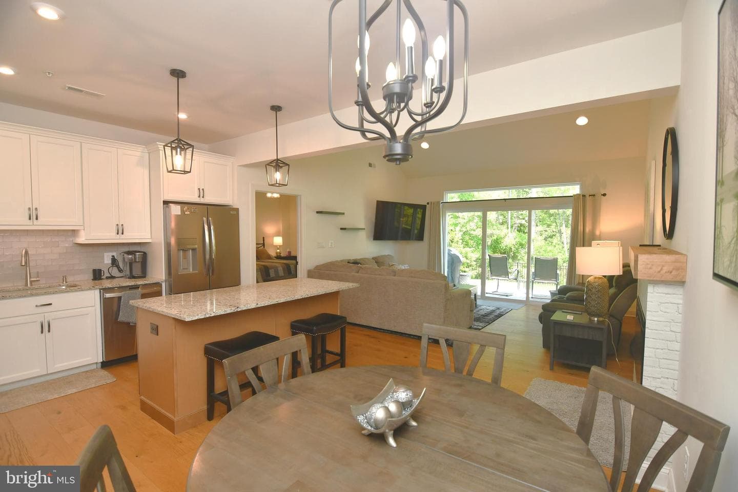 924 Holden Court photo 6