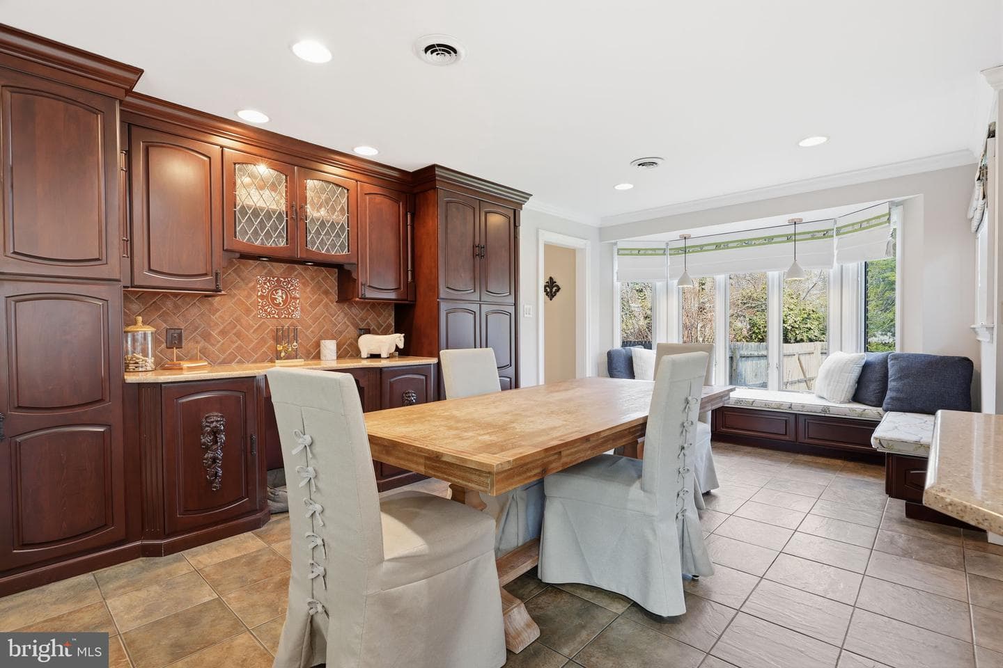 8 Moon Circle photo 21