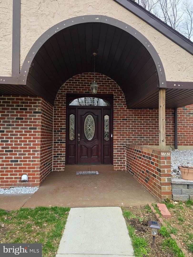 743 Bridgeview Road photo 2