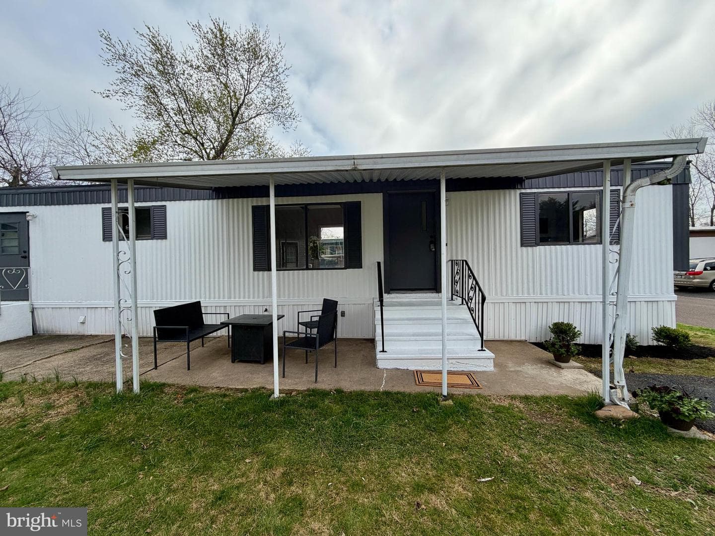 6211 Foster Dr photo 2
