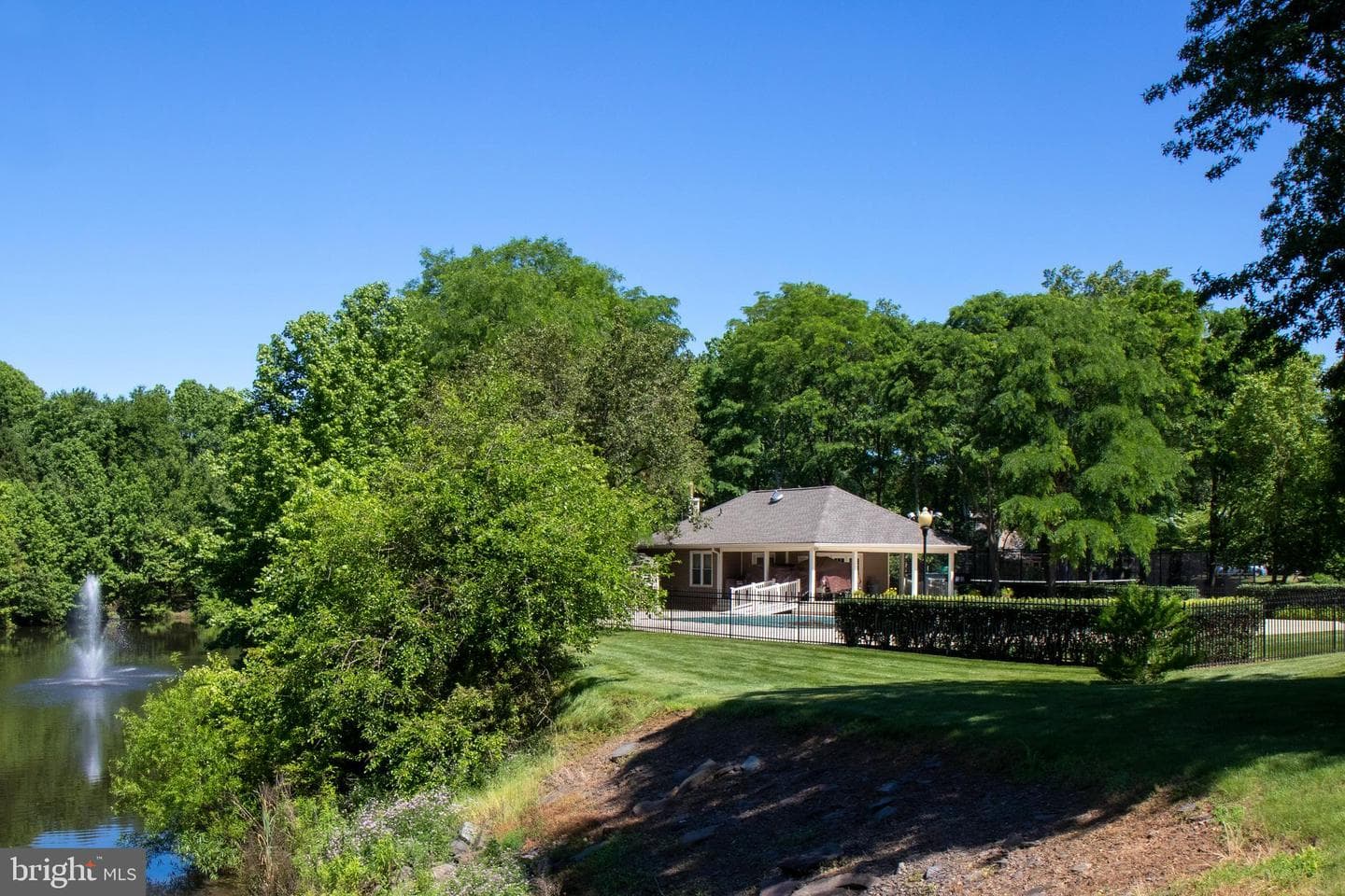 1560 Hummingbird Court photo 39