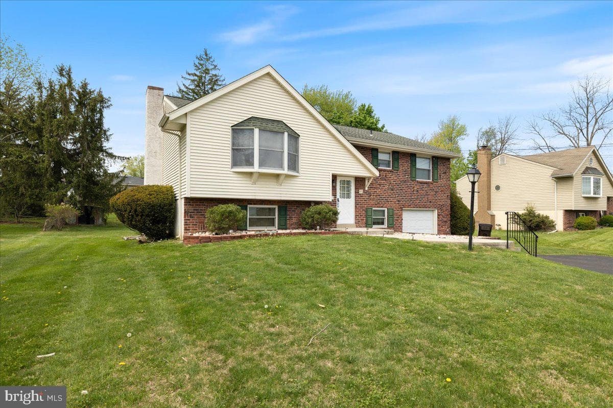 872 Mustang Road photo 3