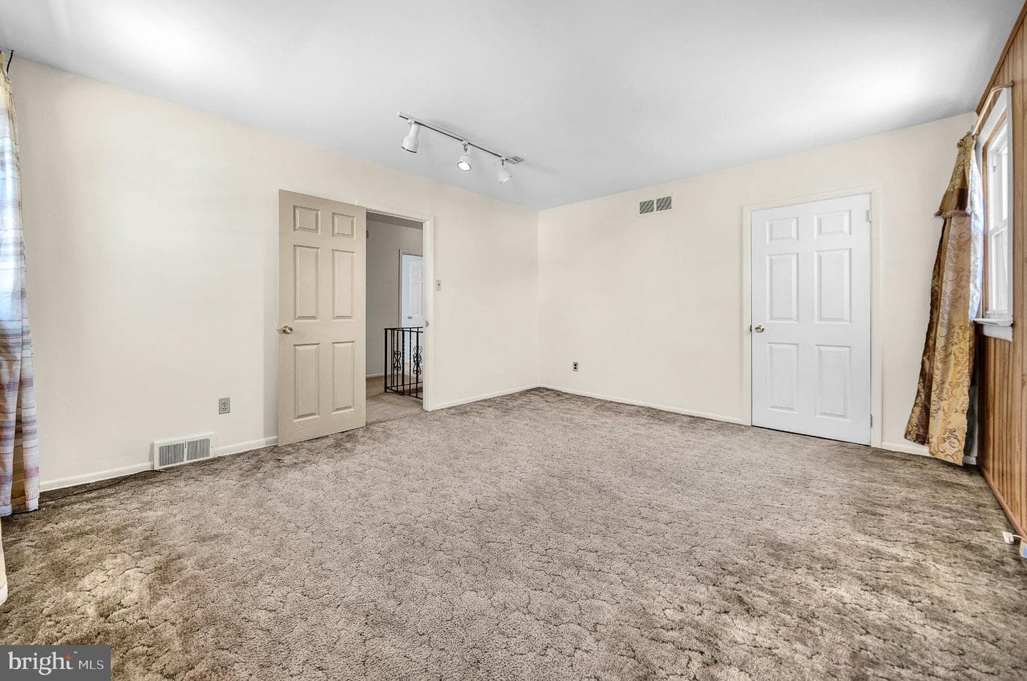 2533 Skyview photo 45