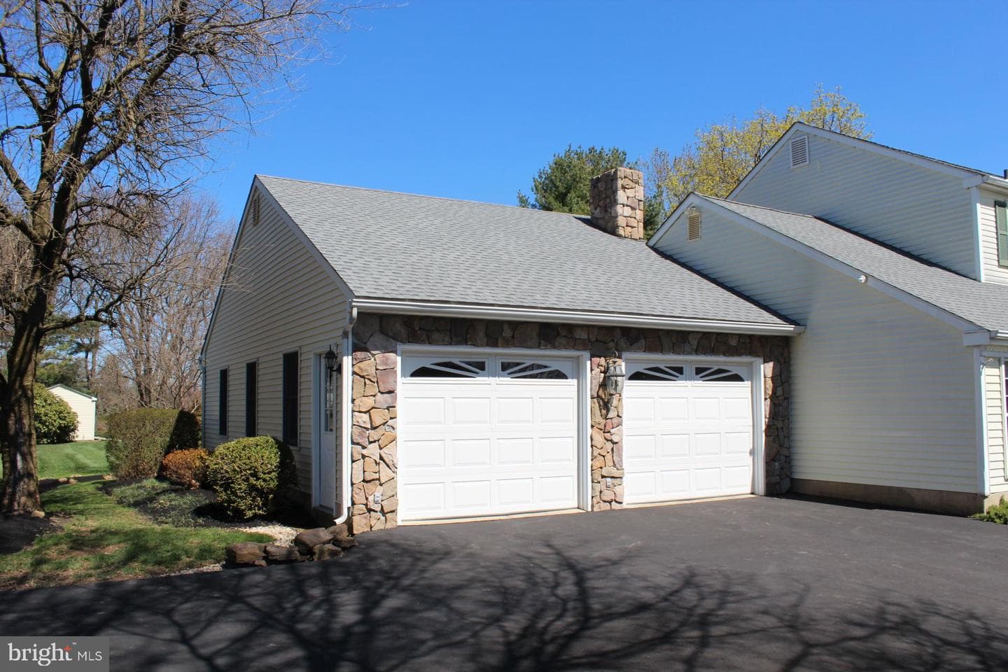 6 Tiffany Drive photo 4