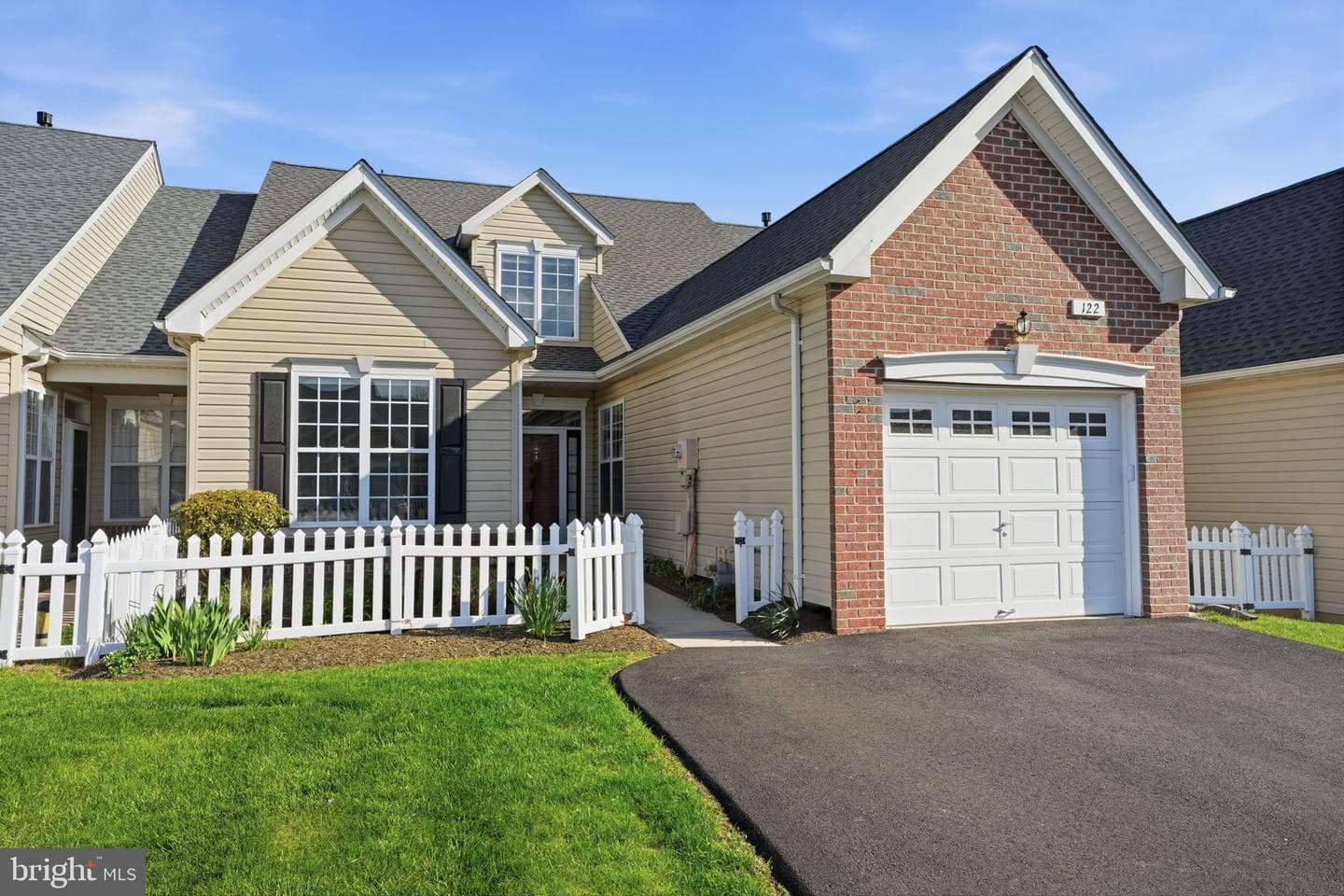 122 Devonshire Way photo 2