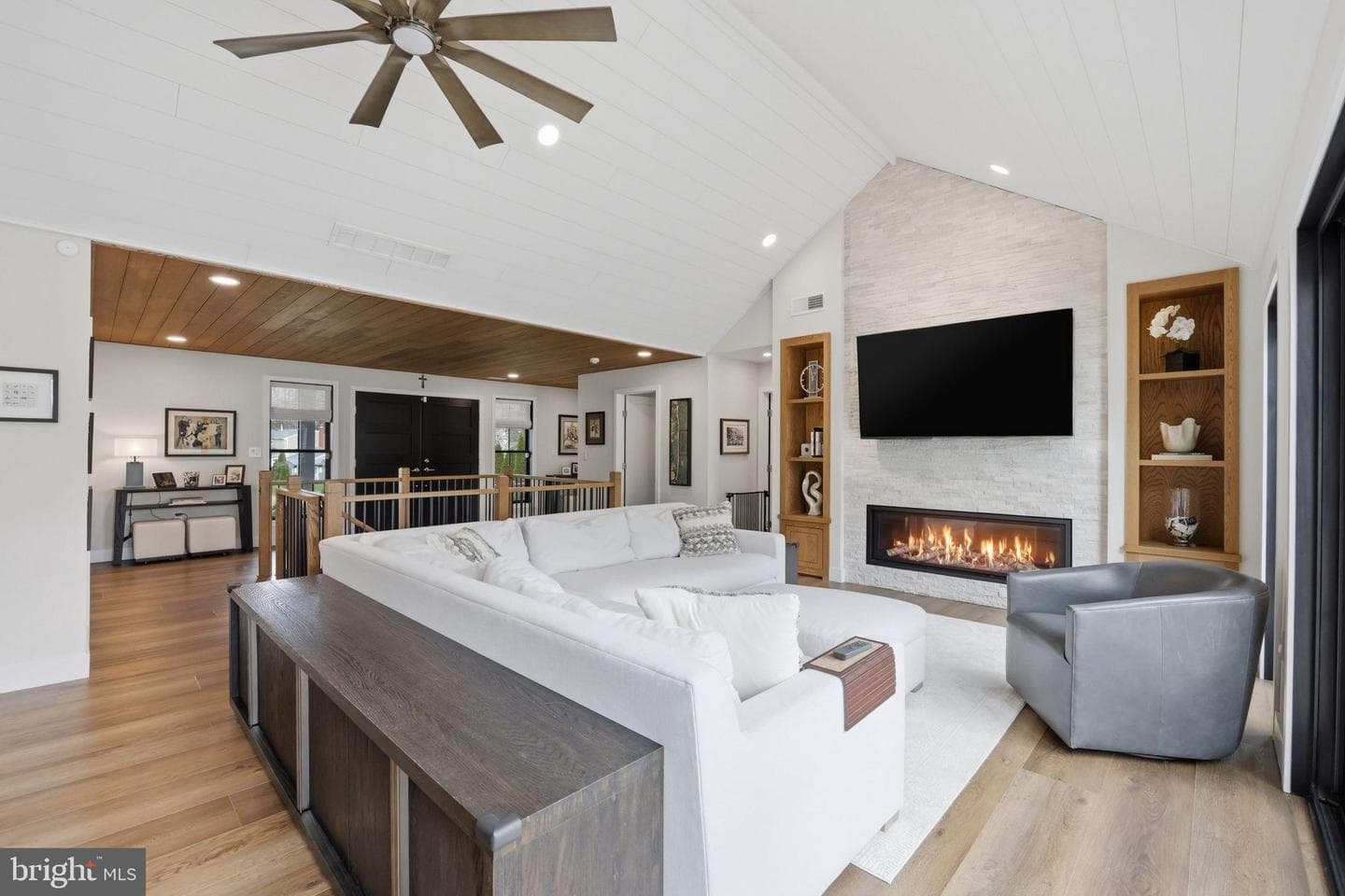 694 Countess Drive photo 3