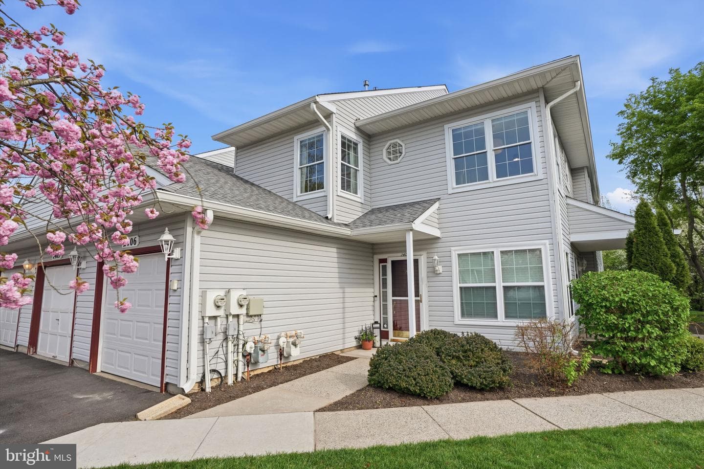 2406 Lynbrooke Drive photo 2