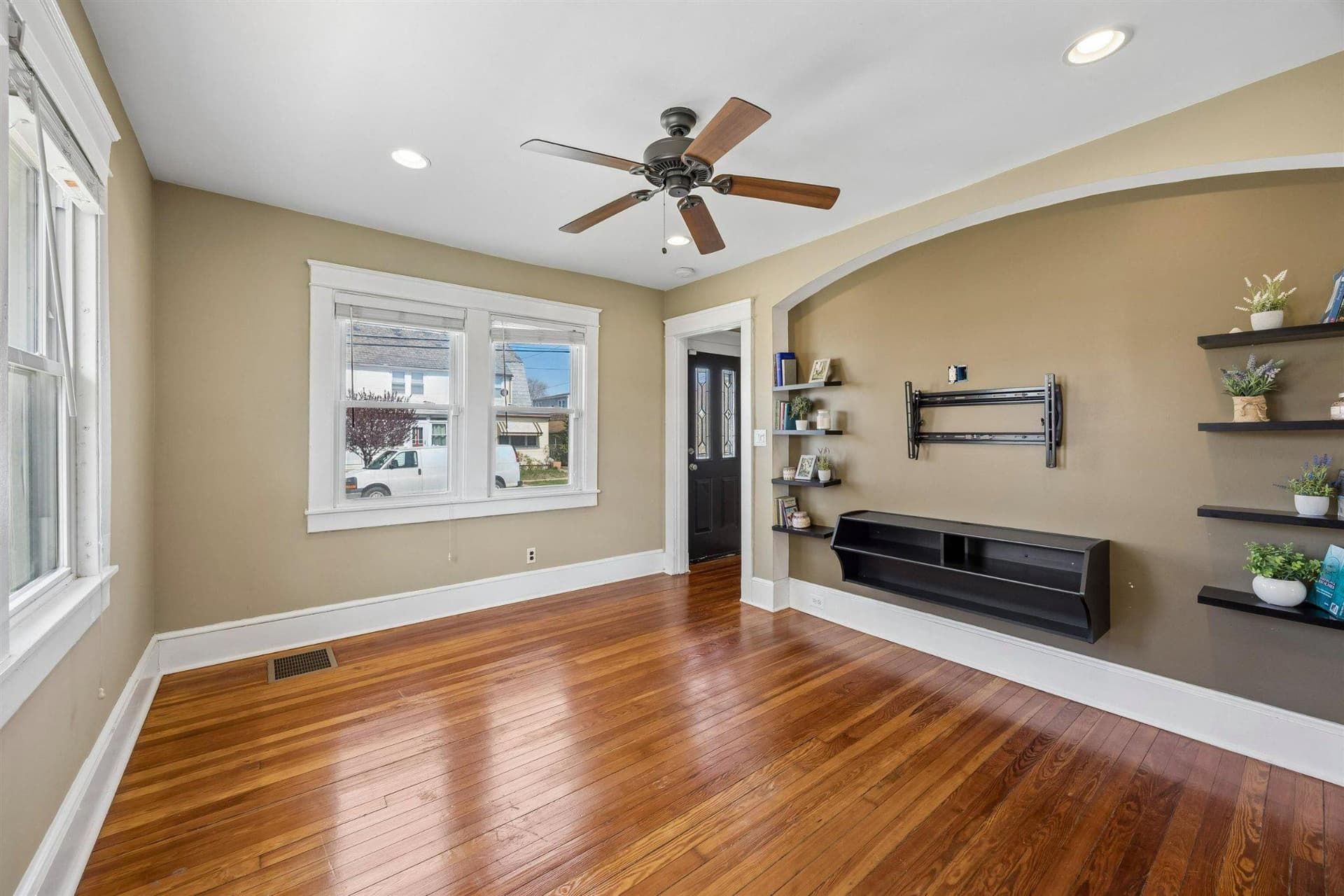 220 Jackson Street photo 4