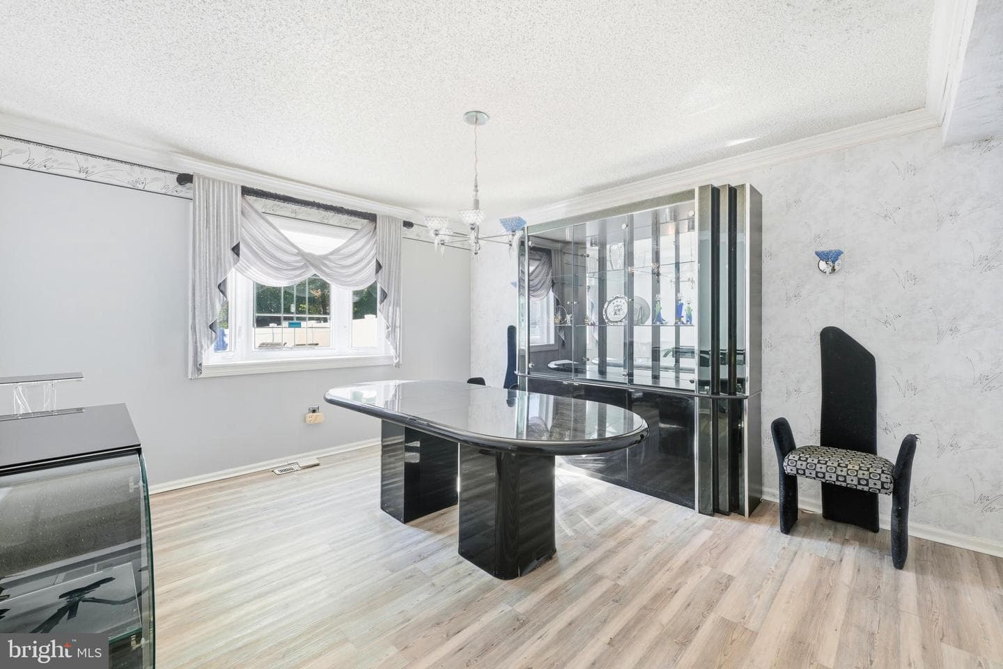 1265 Barclay Crescent photo 10
