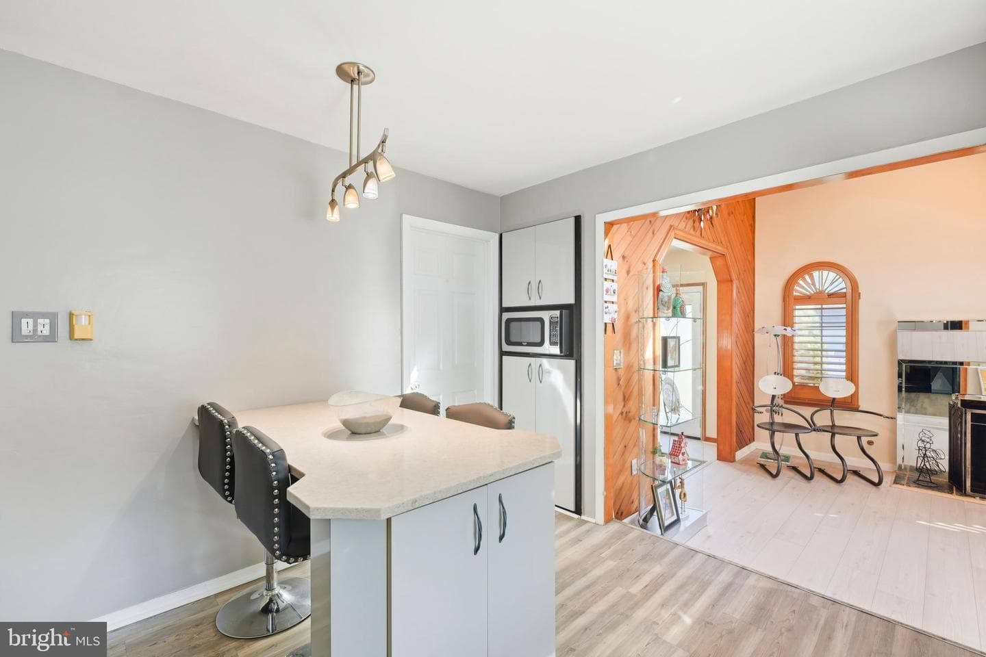 1265 Barclay Crescent photo 5