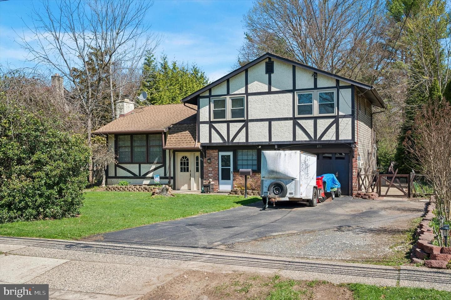 891 Ivyland Road photo 2