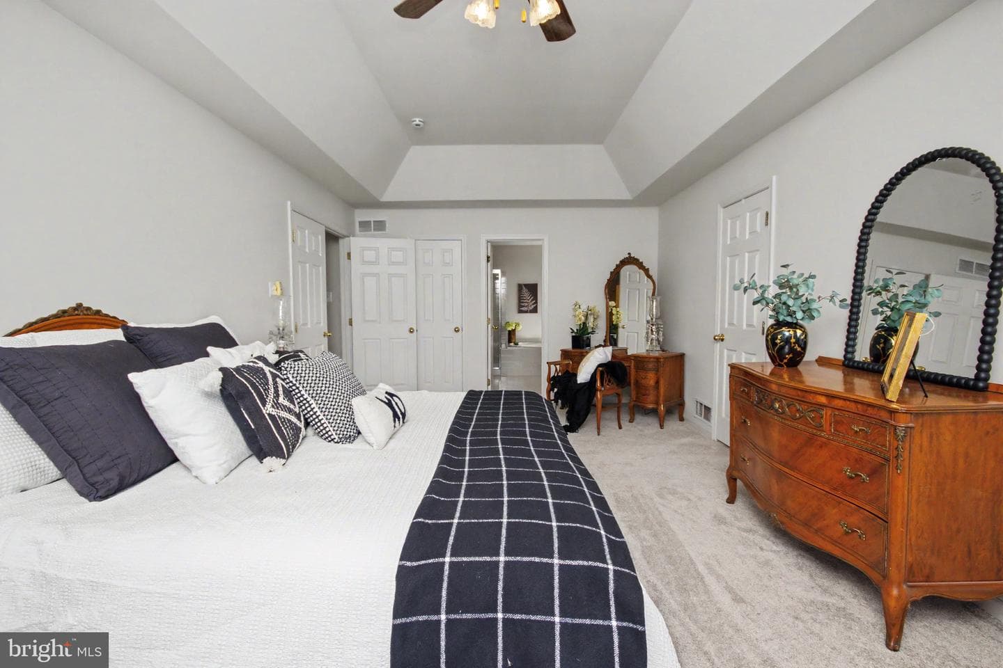 3805 E Brandon Way photo 37