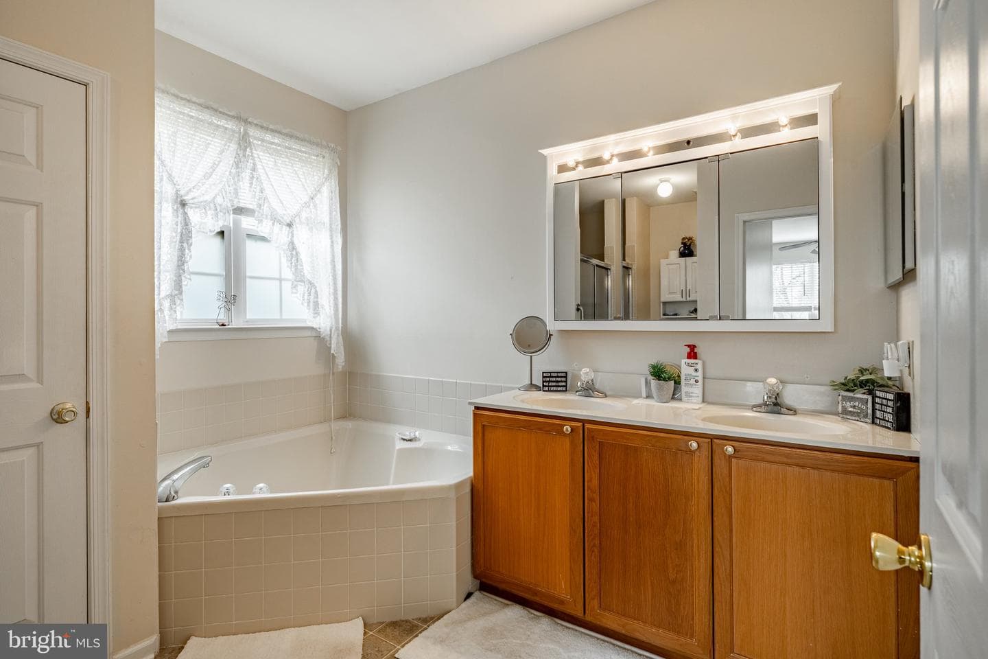 1401 Cameo Court photo 26