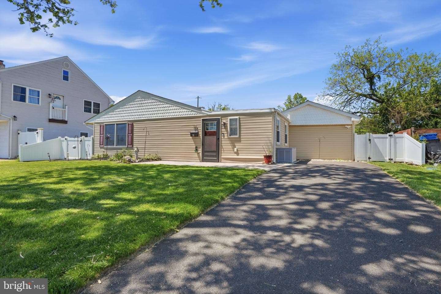 35 Ember Lane photo 3