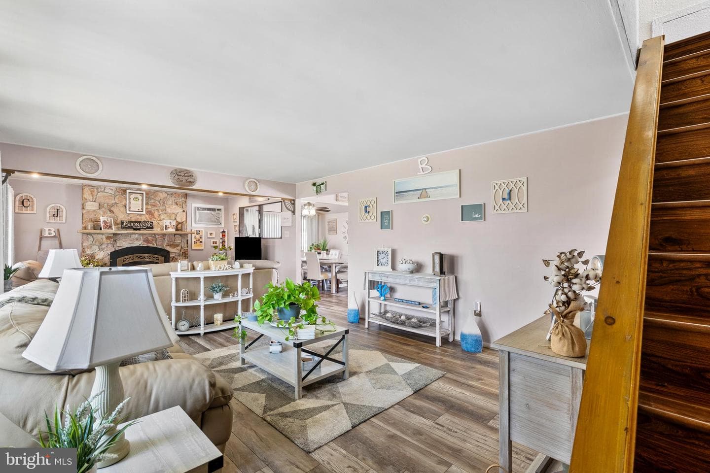 54 Quincy Drive photo 9