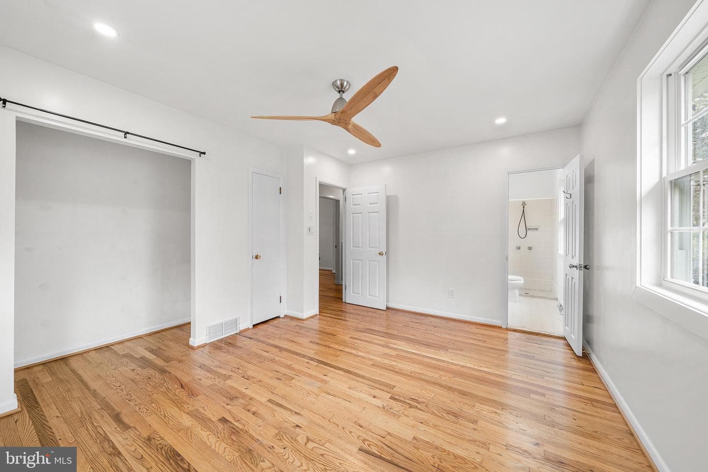 74 Sunset Drive photo 17