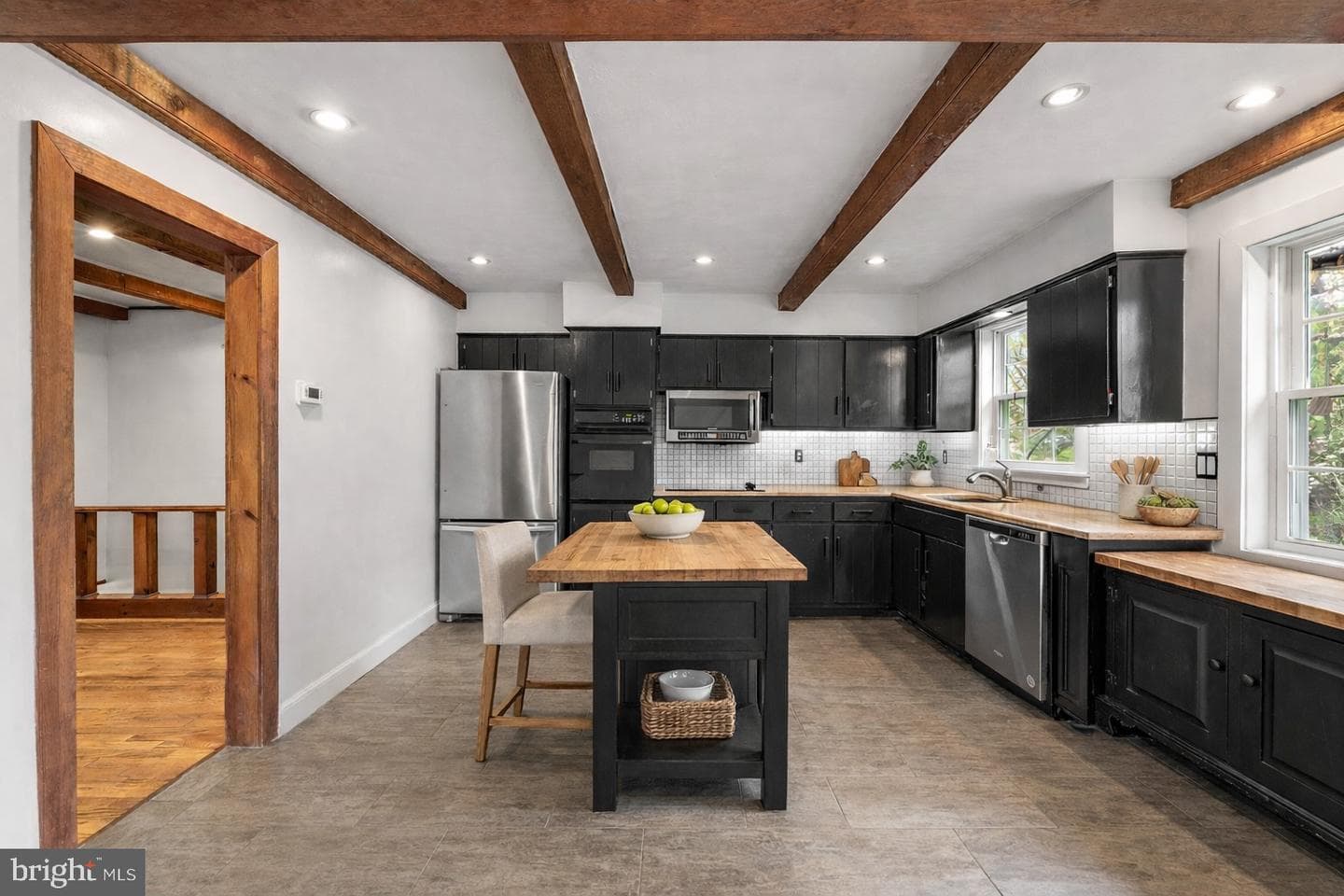 74 Sunset Drive photo 3