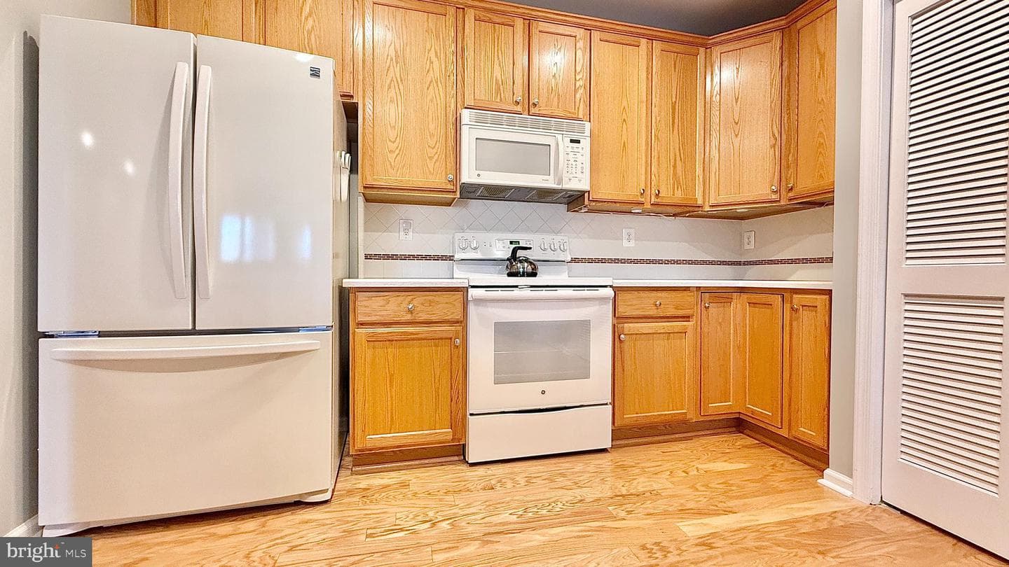 200 Claret Court #204 photo 9