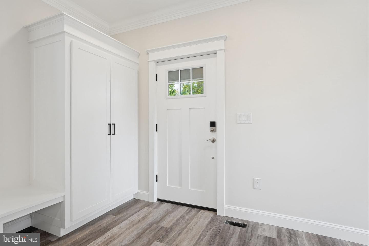 3425 Temple Avenue photo 2