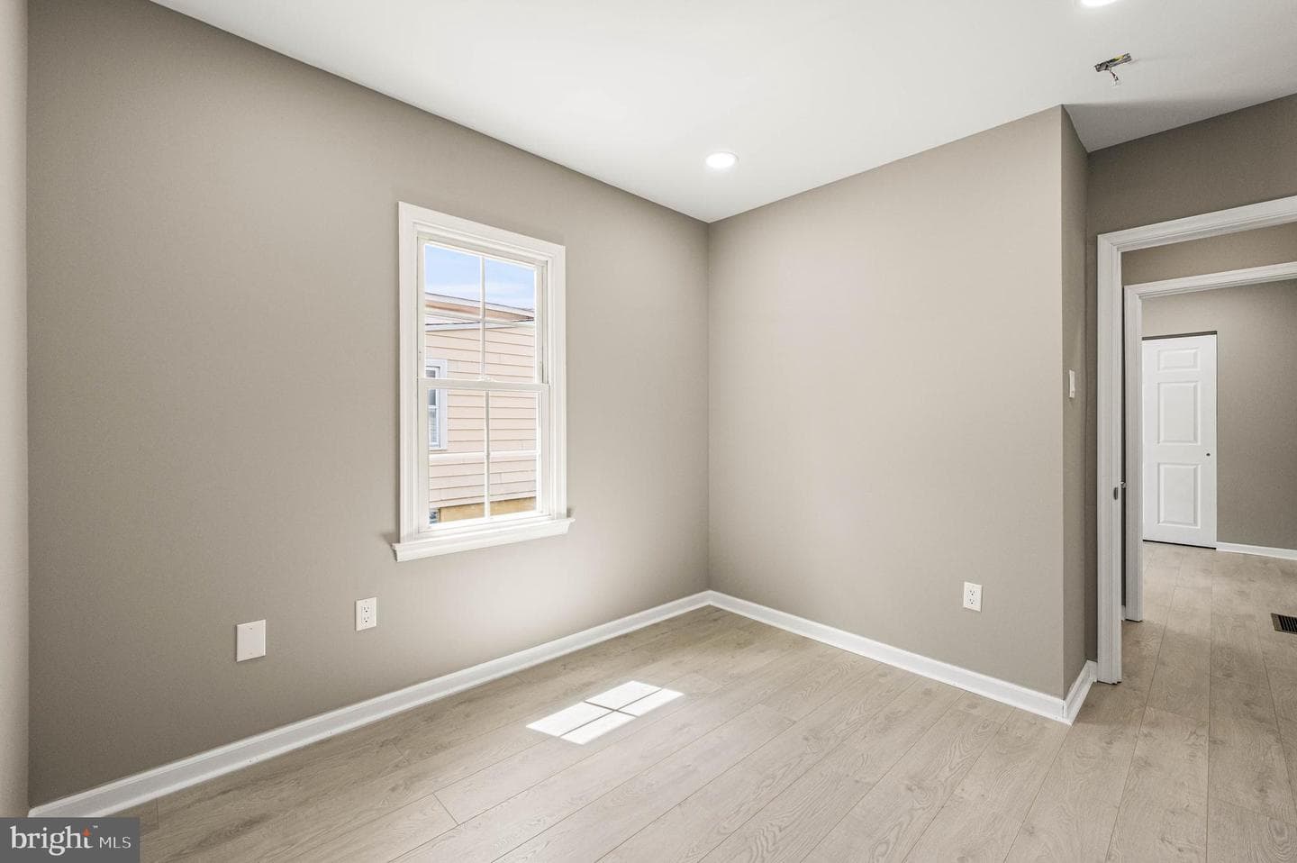 610 Princess Avenue photo 22