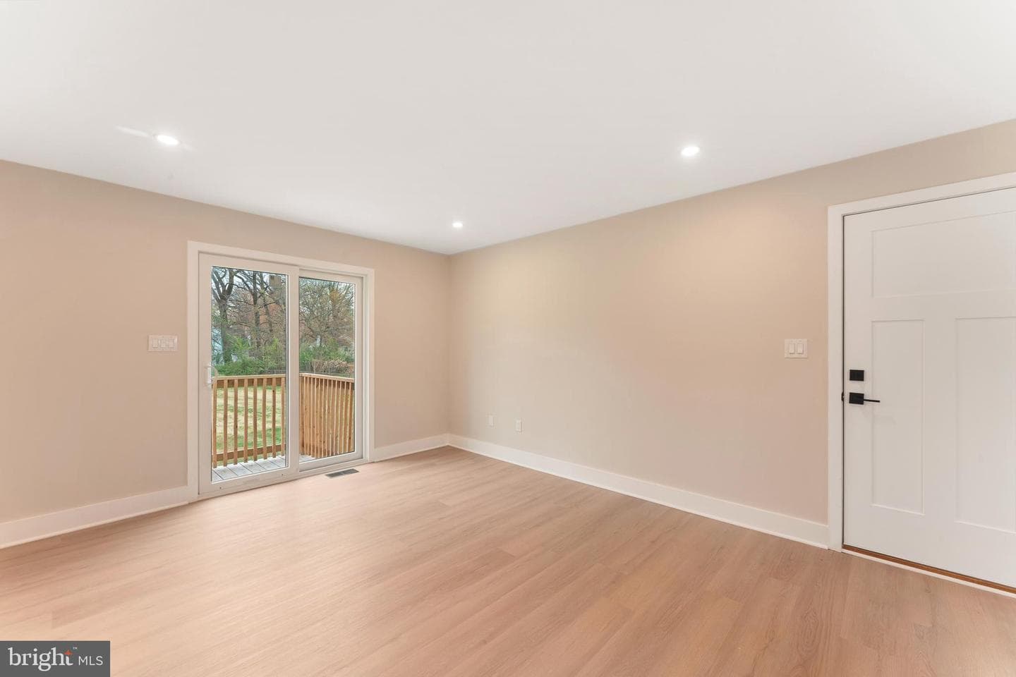 528 W Maple Avenue photo 30