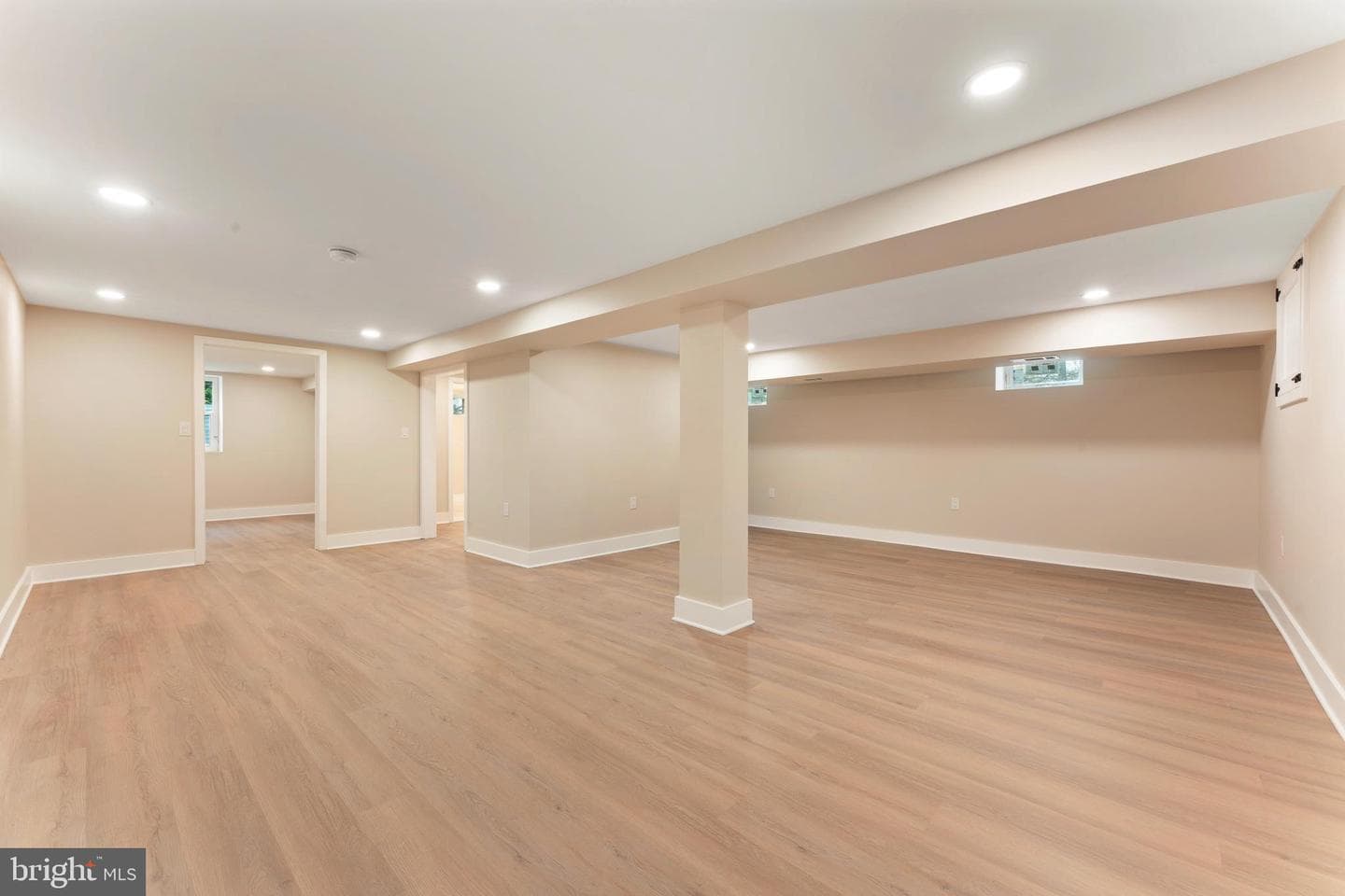 528 W Maple Avenue photo 34